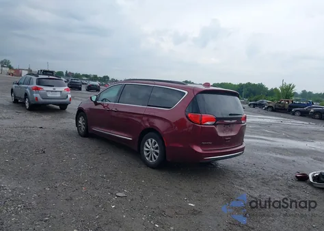 2017 Chrysler Pacifica Touring-L из США, поврежденный, VIN 2C4RC1BG5HR703688